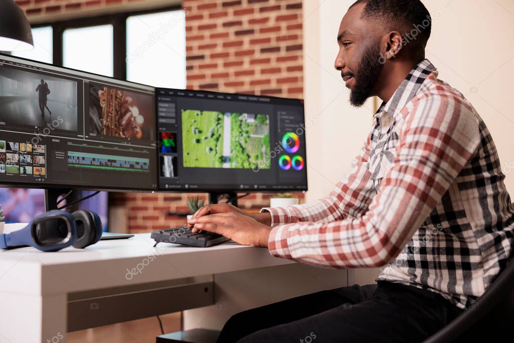 Responsabile produzione video al lavoro